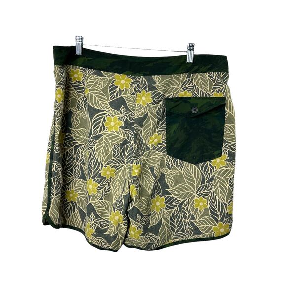 Patagonia  Green Tropical Print  Swim Trunks Men's 38 - Picture 6 of 8